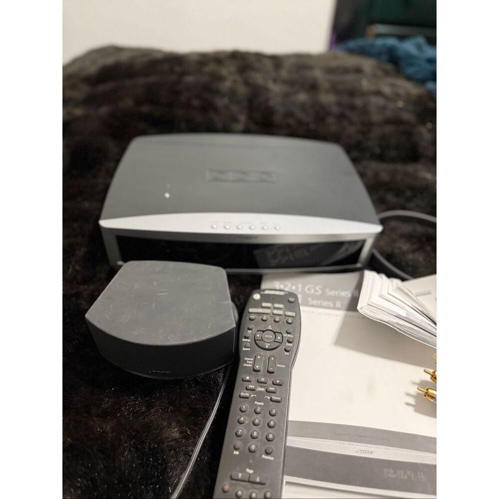 Bose AV‎ 3-2-1 (Series II) HDMI Media Center , speakers,remote, guide
